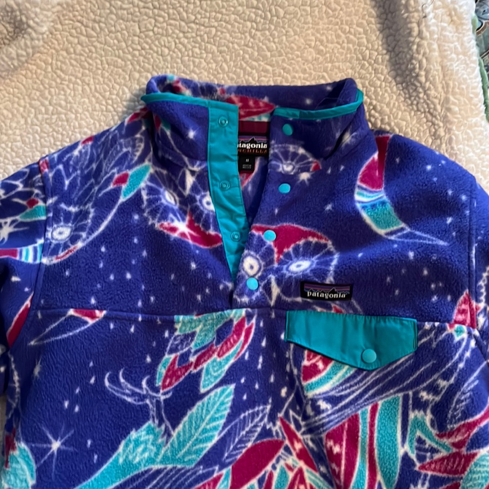 Barely worn, like new, Patagonia pullover, unisex
